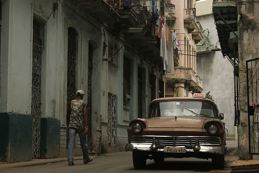 man walking on street beside taxi, cuba, la-habana, havana, caribbean, HD wallpaper
