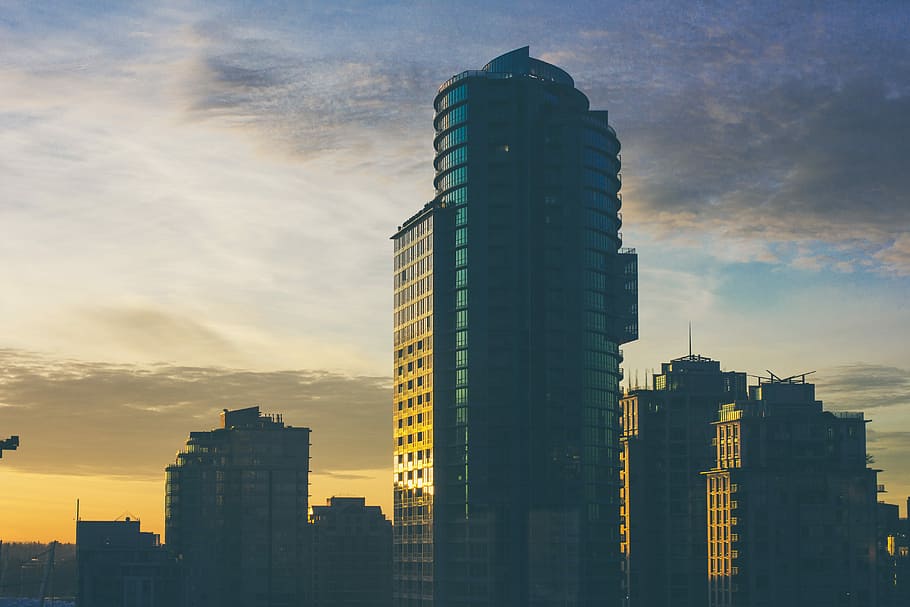 city buildings under cloudy sky during sunset, sunset scenery of building HD wallpaper