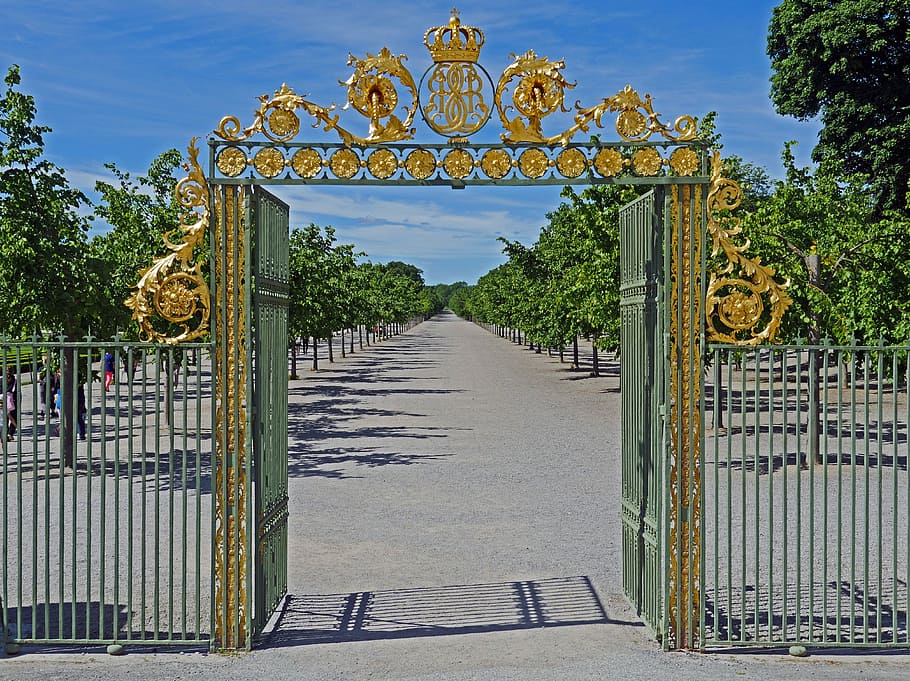 Castle Park, Parking, Gate, Input, parking gate, royal, avenue