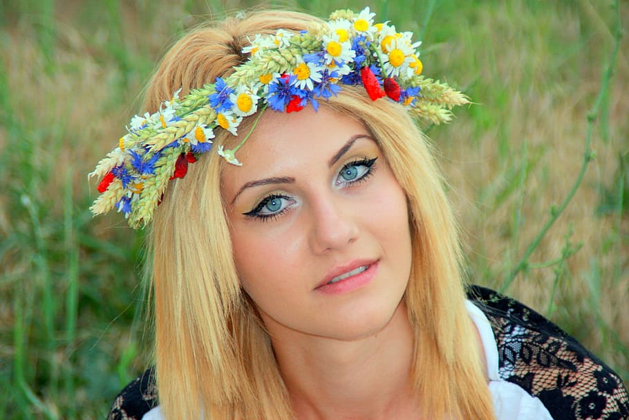 girl, wreath, blonde, portrait, nice, beauty, young adult, beautiful woman, HD wallpaper