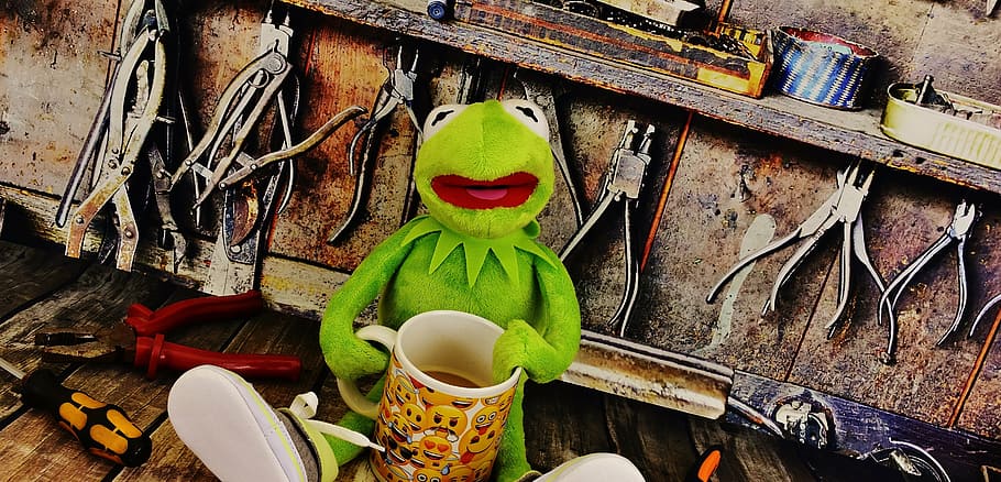 kermit, workshop, coffee break, pliers, frog, work funny, cup HD wallpaper