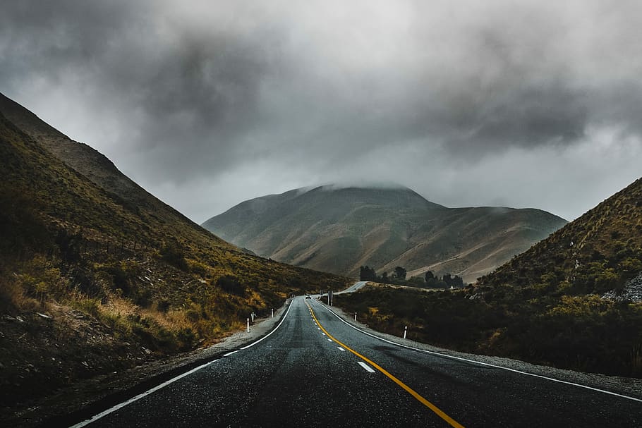 landscape photography of freeway near mountain range, photo of road between mountains, HD wallpaper