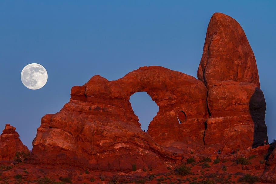 brown rock formation and moon photo, turret arch, super moon