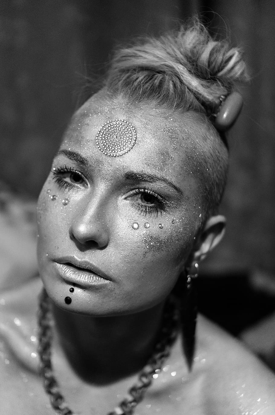 grayscale photography of woman wearing necklace, model, glitter HD wallpaper