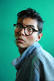man wearing eyeglasses with black frames, women's blue denim top HD wallpaper