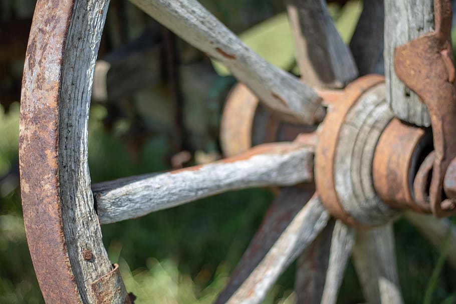 wheel, rust, old, medieval, vatra, moldova, md, focus on foreground HD wallpaper