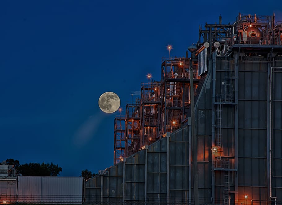 gray concrete building under full moon, buck, power, plant HD wallpaper
