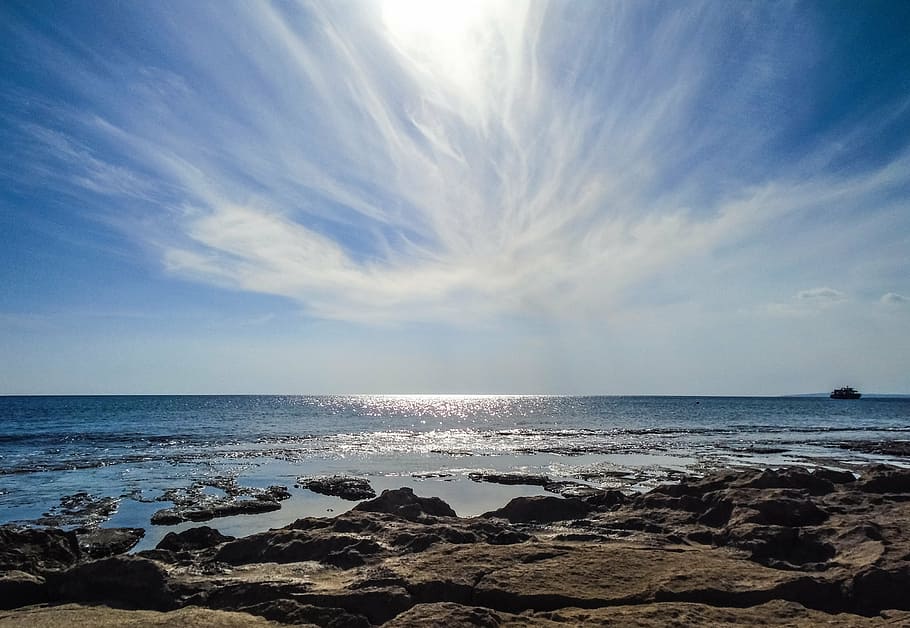 brown rock near body of water photo, horizon, sea, clouds, sky HD wallpaper