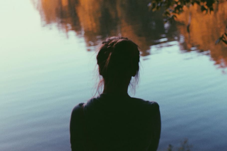 woman's back photography during day time, girl, silhouette, lake, HD wallpaper