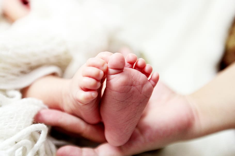 close-up photo of baby's feet, Hand, Dad, Marriage, got engaged