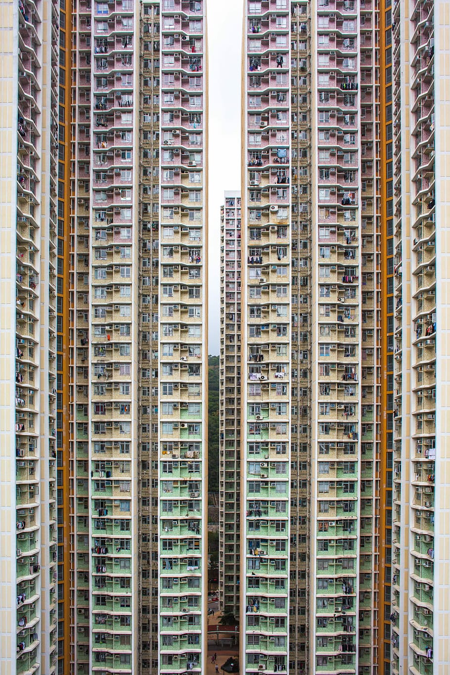 bird's eye view of white and brown concrete building during daytime HD wallpaper
