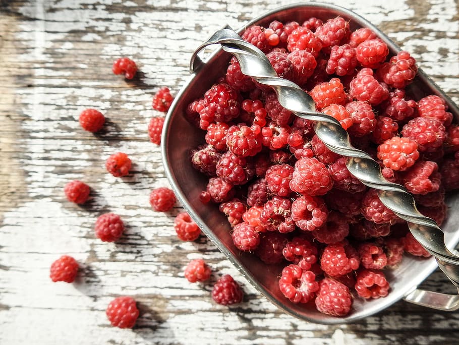raspberries, fruit, red, berry, pot, wooden, sunlight, plant HD wallpaper