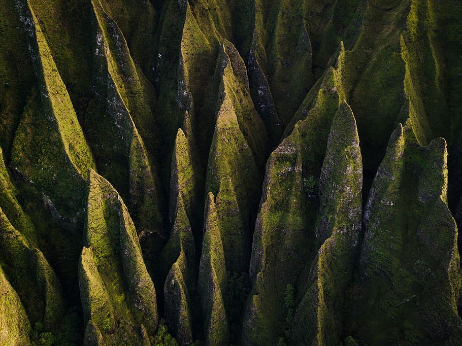 shallow focus of green mountain, drone view, aerial view, looking down HD wallpaper