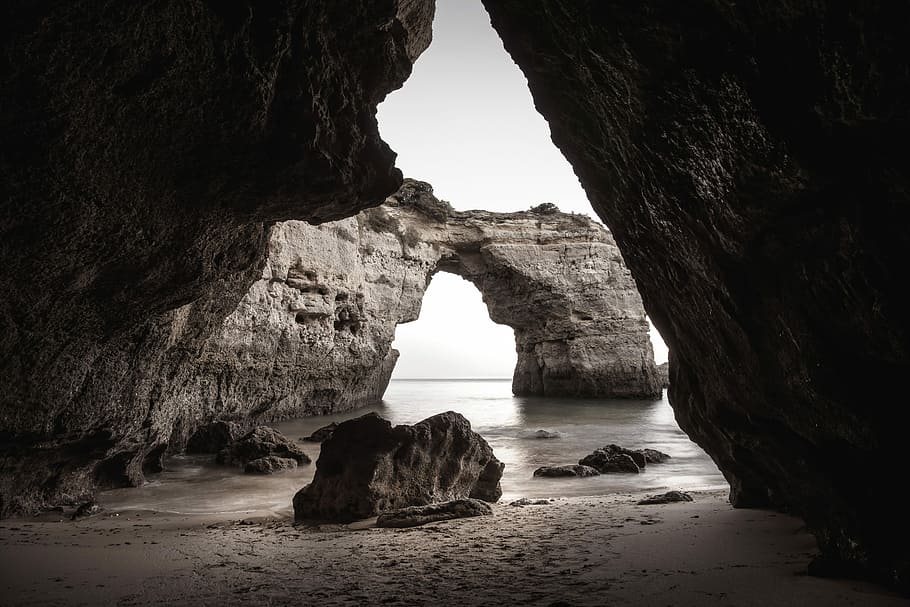 concrete rock formation near body of water, arch rock formation in beach HD wallpaper