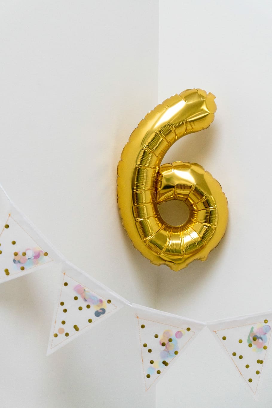 gold balloon decor, yellow number maylan balloon, 6, helium, birthday HD wallpaper