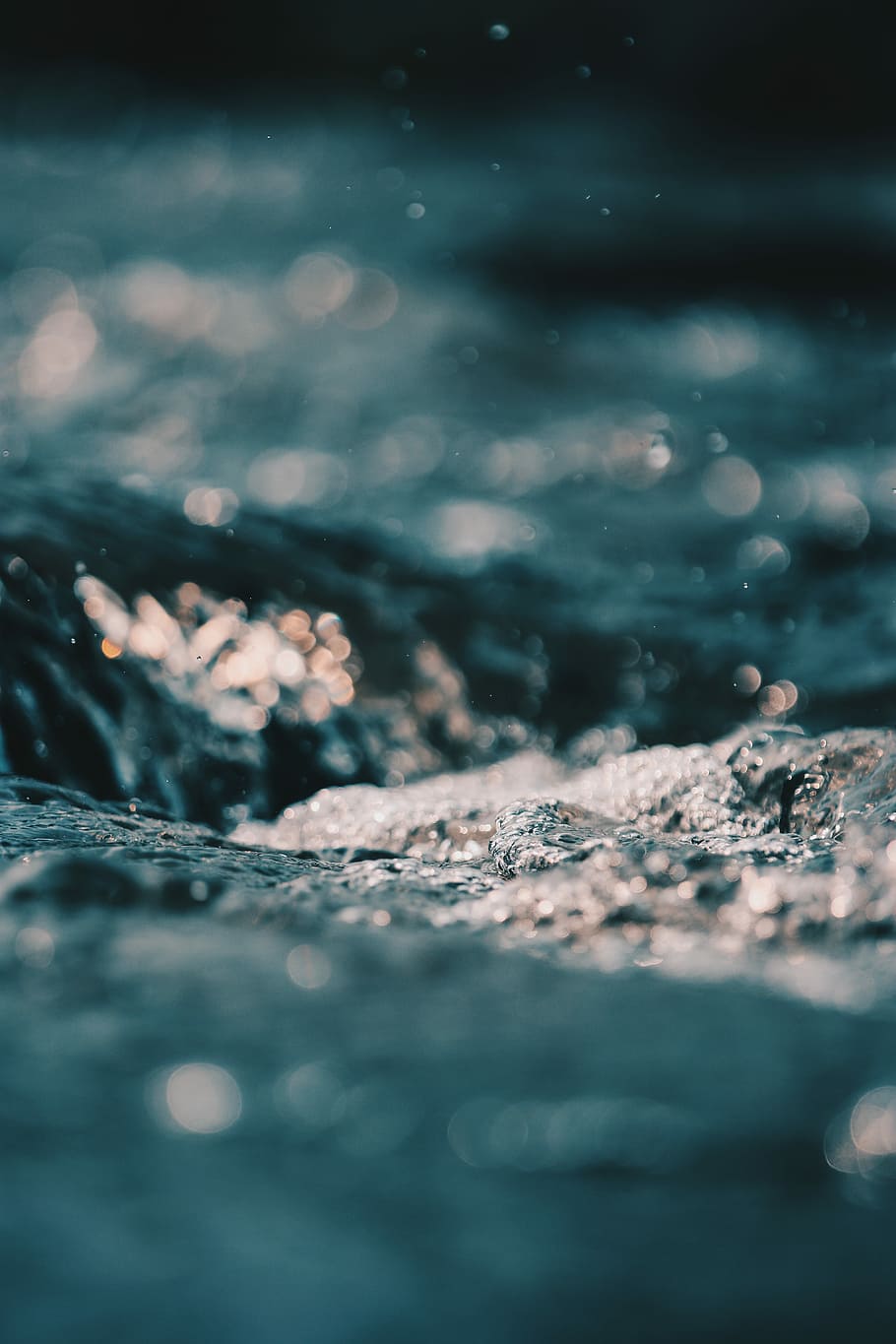 macro photography of body of water, selective focus photography of water HD wallpaper