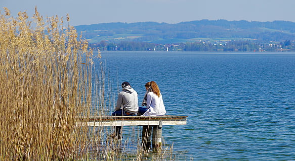 man and woman sitting on brown wooden boardwalk, friends, pair HD wallpaper