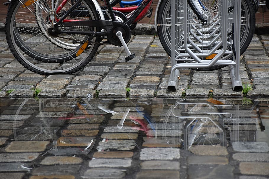 Bicycles, Colorful, Puddle, rain, mirroring, water, cobblestones HD wallpaper