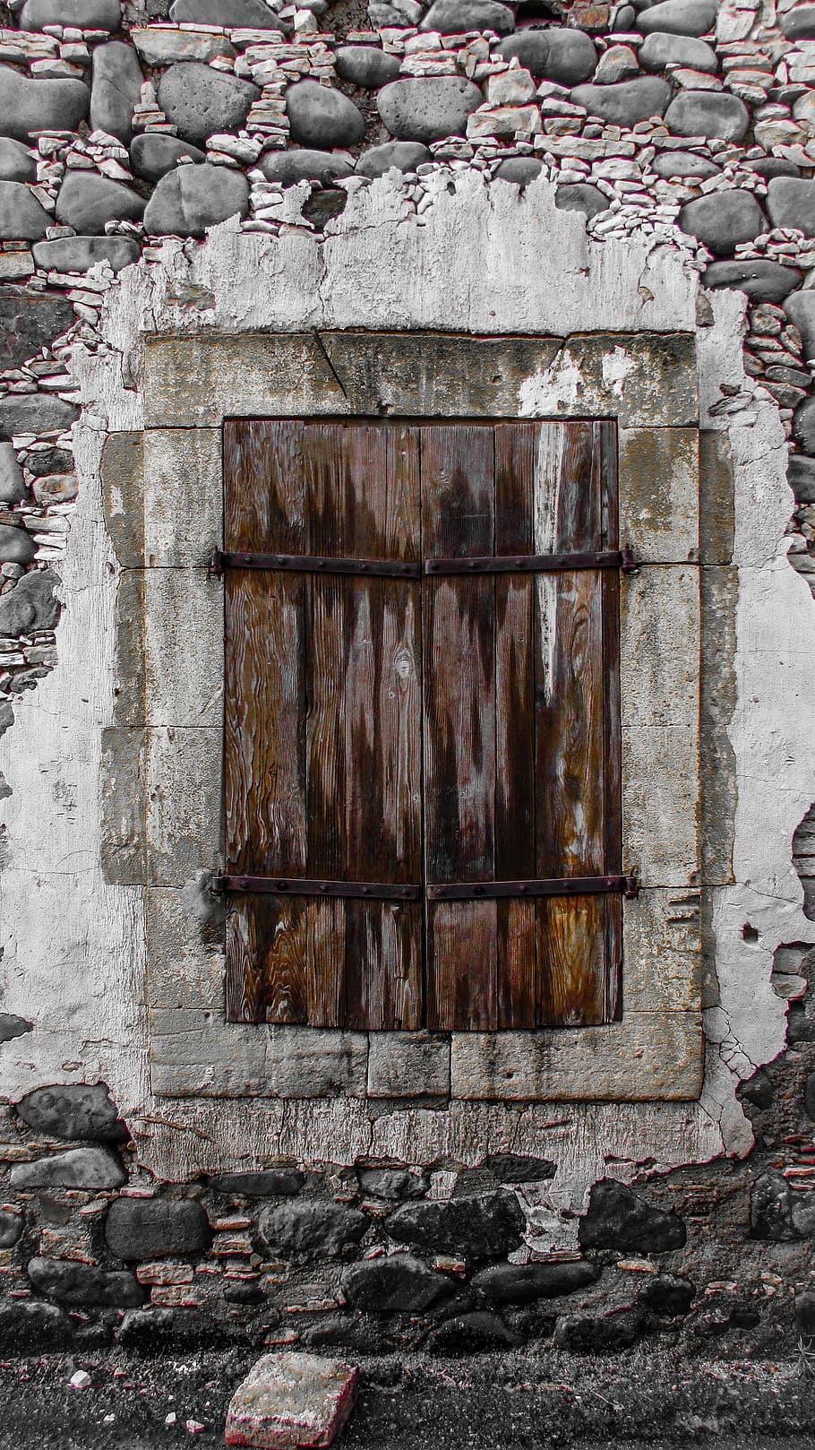photo of brown painted house and window, old, aged, weathered HD wallpaper