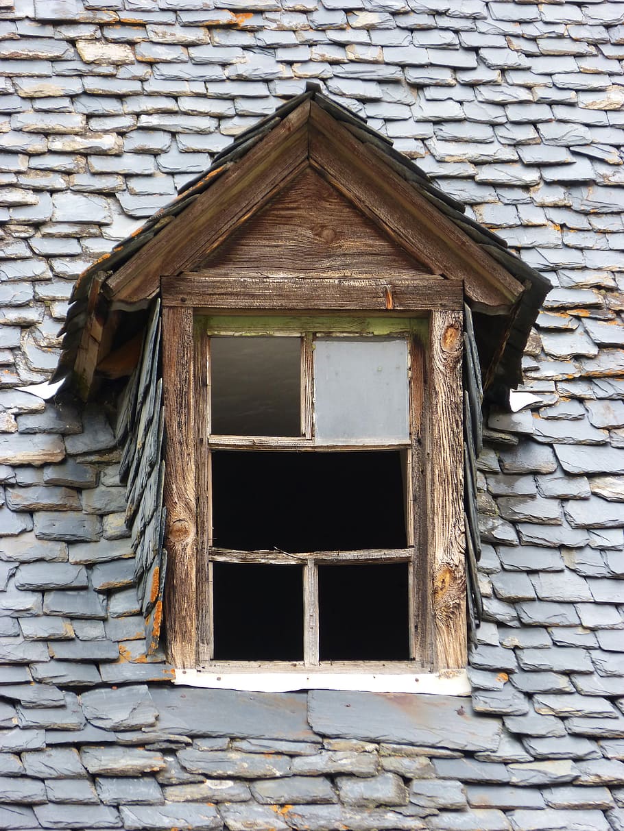 roof window, slate roof, popular architecture, val d'aran, broken glass