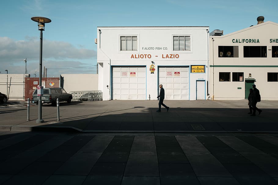 man walking in front of Alioto Lazio building, man walking near establishment HD wallpaper