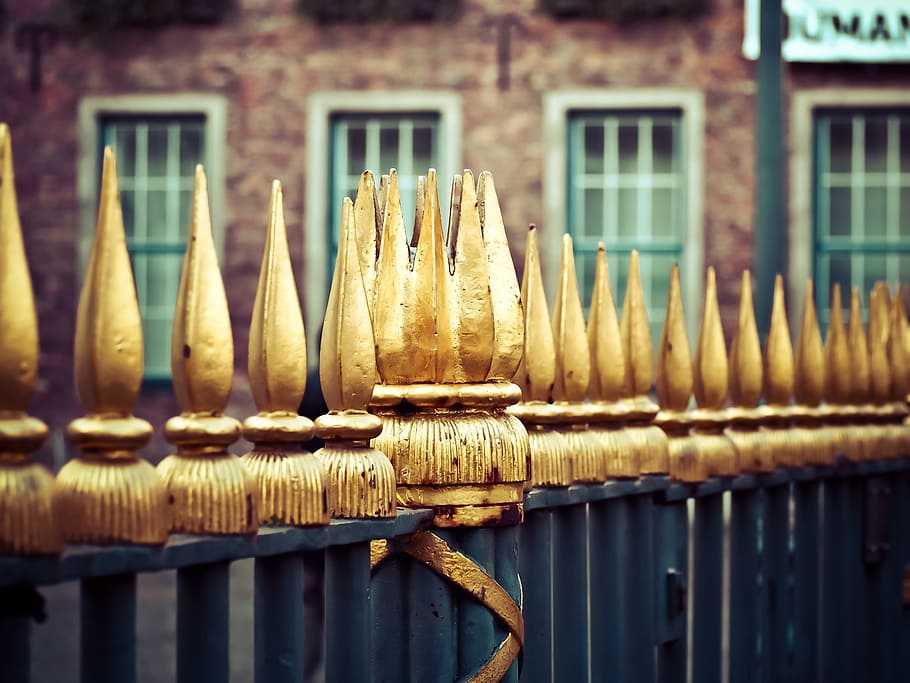 fence, metal, iron, grid, barbed wire, limit, gold, pointed HD wallpaper