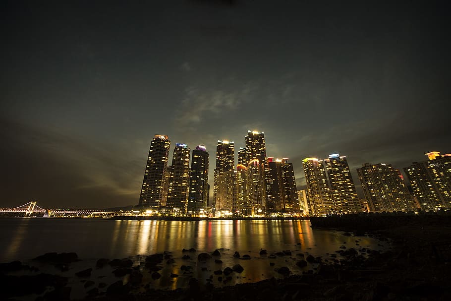 landscape photo of city, High Rise Building, Beach, night view, HD wallpaper