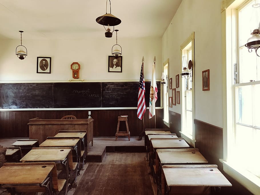 Calico Gosth Town School, tilt shift photography of classroom with desks HD wallpaper