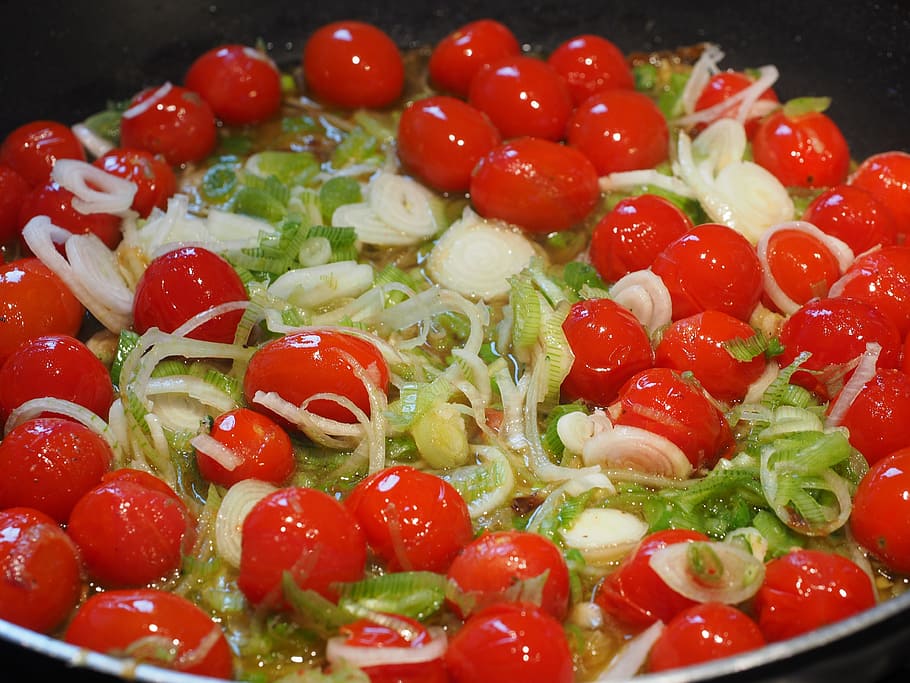 vegetable pan, tomatoes, leek, spring onions, substantial, red HD wallpaper