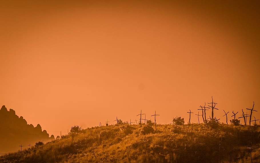 cross on mountain, crosses on hill during golden hour, sunset HD wallpaper