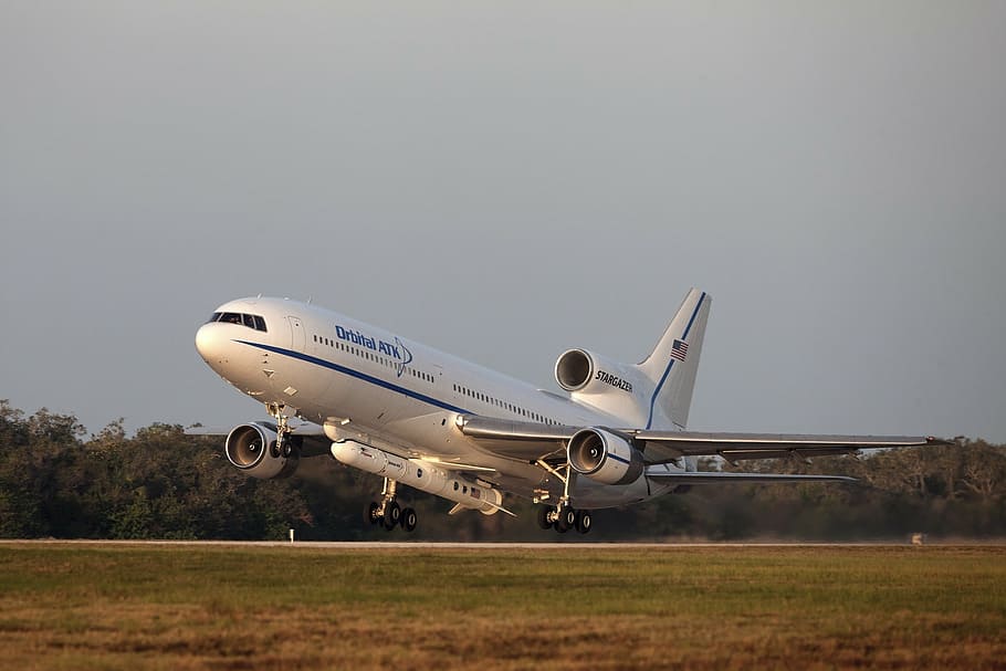passenger plane about to take off, aircraft, science, technology HD wallpaper