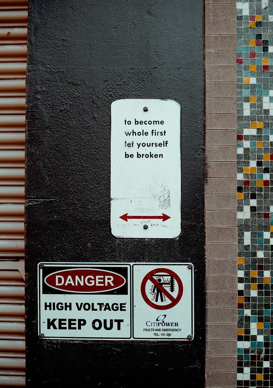 close-up of danger signage, black, wall, left, right, warning HD wallpaper