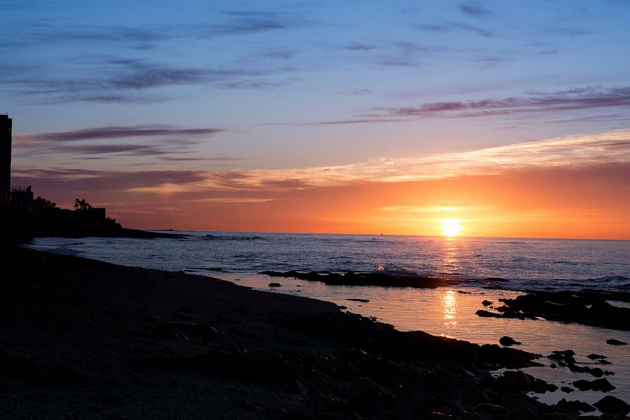 body of water during golden hour, dawn, clouds, sky, sunset HD wallpaper