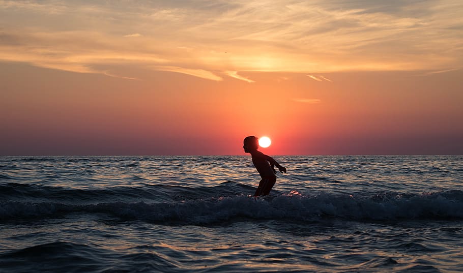 sea, dawn, landscape, sky, beach, boy, clouds, dusk, evening HD wallpaper