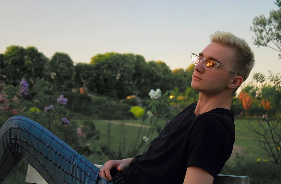 man, guy, glasses, sunset, reflection, relaxation, one person HD wallpaper