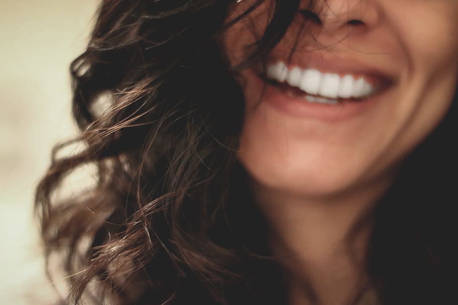 long black haired woman smiling close-up photography, half face photo o f smiling woman