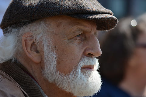 man wearing black newsboy cap, old, white beard, face, portrait HD wallpaper