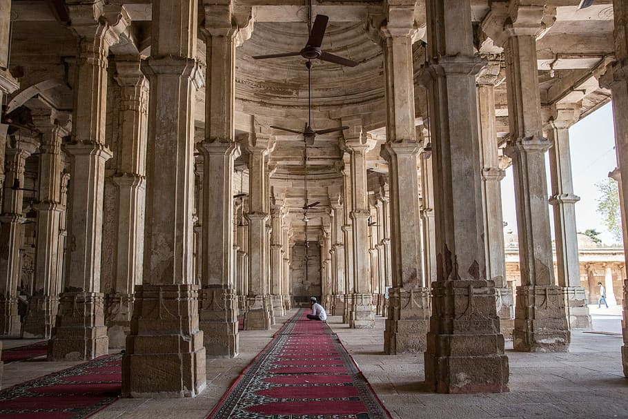 Rani Sipri'S Mosque Tomb in India, building, photos, pillars