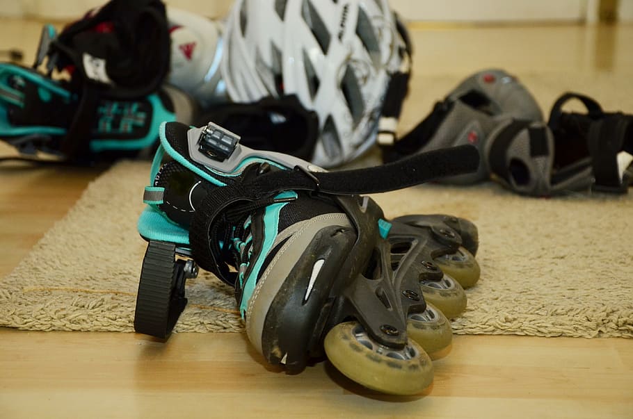 pair of teal-and-black inline skates, Inline Skaters, inliner HD wallpaper
