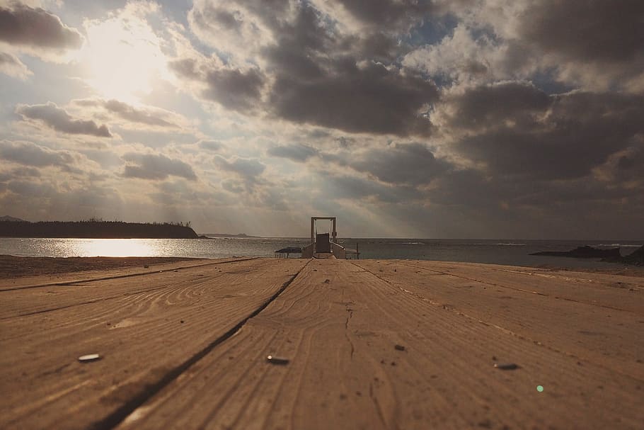 close up photography of brown wooden table through beach, sea HD wallpaper