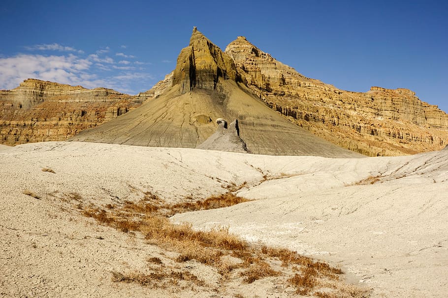 rocky mountain, brown rocky mountain on sand, cliff, landscape HD wallpaper