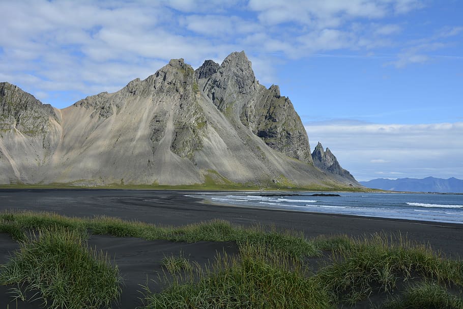 body of water beside mountain ranges, vestrahorn mountain, black beach, HD wallpaper