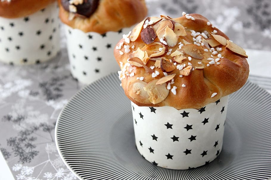 pastry on mug, bun, muffins, batch, buns, food and drink, sweet, HD wallpaper