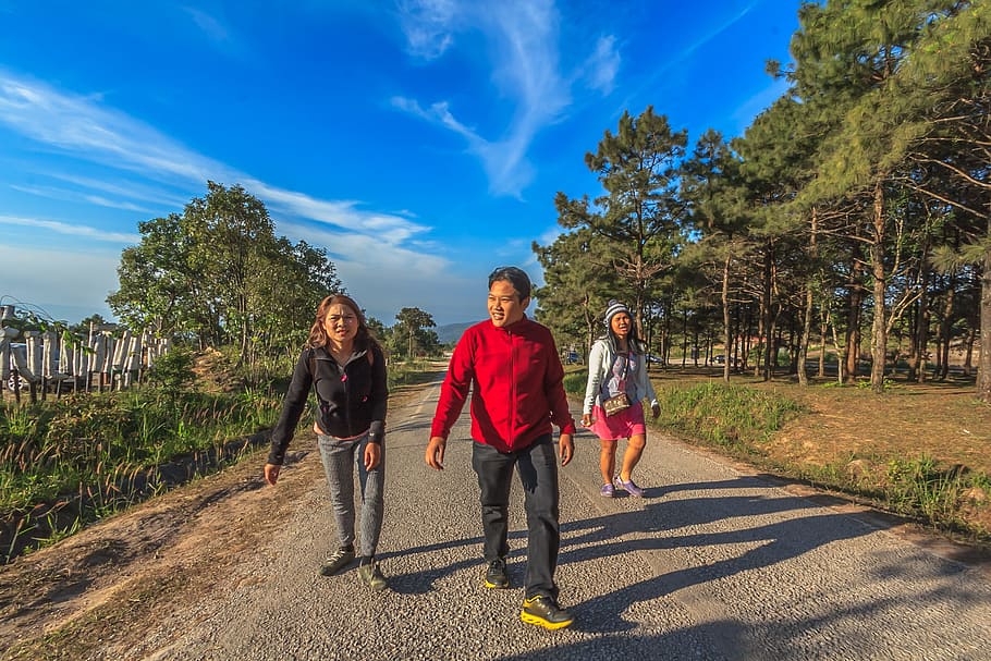 Man and Two Women Walking, clouds, daylight, facial expression HD wallpaper