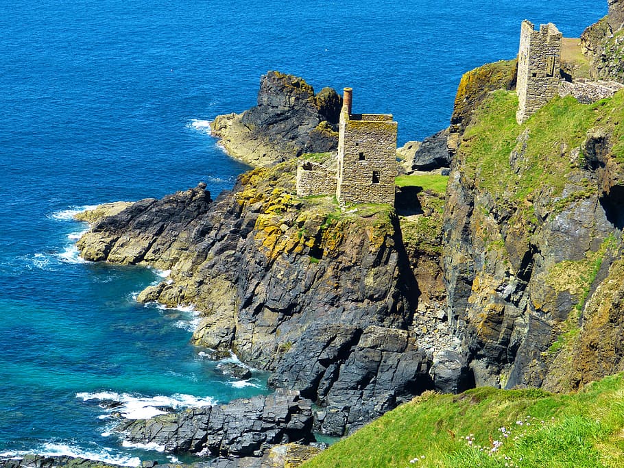 brown castle near the body of water at daytime, Engine House HD wallpaper