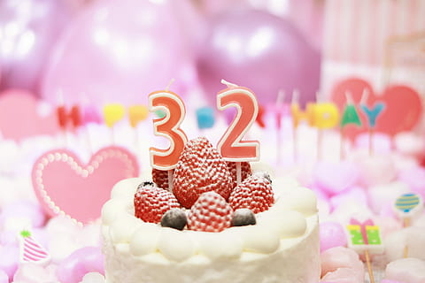 32 birthday cake, dessert, sweet Food, celebration, cupcake, icing HD wallpaper