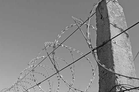 barbed wire, dom, undom, oppression, security, obstacle, border HD wallpaper