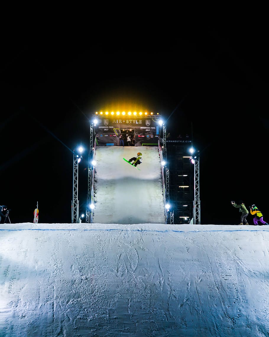 people snowboarding during nighttime, person snowboarding, jump