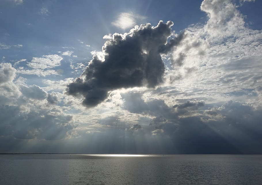 cloud formation, sea, sunbeam, contrast, weather mood, cloud - sky HD wallpaper
