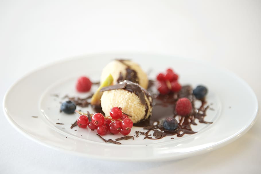 dessert, food, table, toppings, icecream, cherries, creamily HD wallpaper
